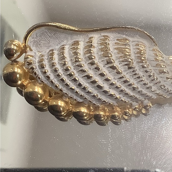 Sarah Coventry Gold and White Sea Shell Brooch - Picture 3 of 10